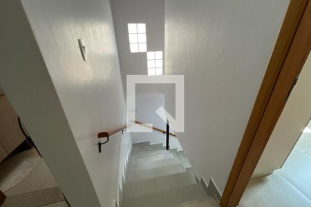 Escada de casa à venda com 2 quartos, 134m² em Vila Pereira Barreto, São Paulo
