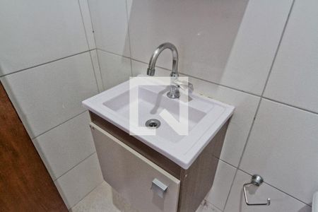 Banheiro de casa para alugar com 1 quarto, 50m² em Parque Peruche, São Paulo