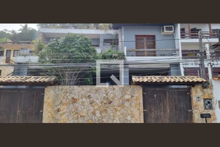 Fachada de casa à venda com 4 quartos, 300m² em Jardim Imbuí, Niterói