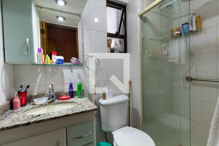 Banheiro de apartamento à venda com 3 quartos, 74m² em Vila Araguaia, São Paulo