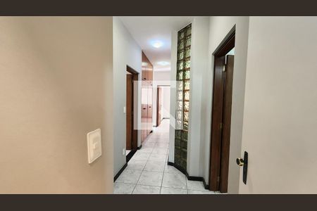 Corredor de casa à venda com 4 quartos, 237m² em Jardim Campos Elisios, Jundiaí
