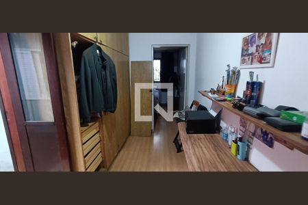 Closet da suíte 2 de casa à venda com 3 quartos, 140m² em Vila Sonia, São Paulo