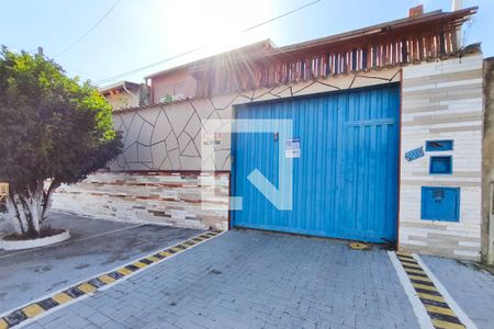 Fachada de casa à venda com 3 quartos, 300m² em Jardim Rossin, Campinas