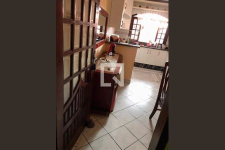 Casa à venda com 3 quartos, 215m² em Parque das Nações, Santo André