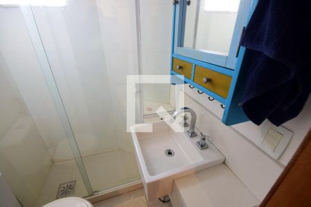 Banheiro de Serviço de apartamento à venda com 2 quartos, 70m² em Barra da Tijuca, Rio de Janeiro