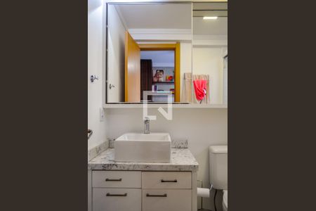 Banheiro da Suíte de apartamento à venda com 3 quartos, 74m² em Teresópolis, Porto Alegre