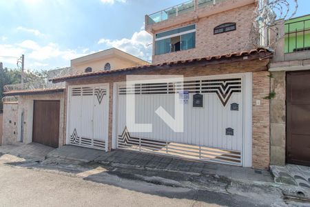 Fachada de casa à venda com 4 quartos, 300m² em Vila Gustavo, São Paulo
