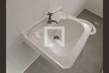 Banheiro de kitnet/studio à venda com 1 quarto, 32m² em Pinheiros, São Paulo