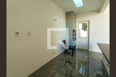 Cozinha de casa de condomínio à venda com 3 quartos, 111m² em Chapéu do Sol, Porto Alegre