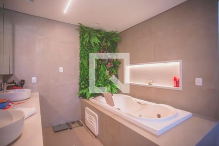 Banheiro Suíte 1 de casa à venda com 4 quartos, 496m² em Planalto Paulista, São Paulo