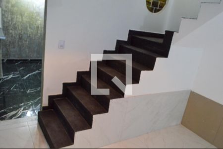 Escada de casa à venda com 2 quartos, 200m² em Gardênia Azul, Rio de Janeiro