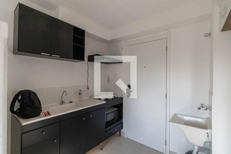 Sala/Cozinha/Área de Serviço  de apartamento para alugar com 2 quartos, 32m² em Vila Carmosina, São Paulo