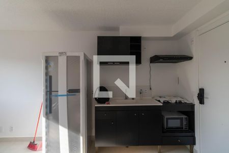 Sala/Cozinha/Área de Serviço  de apartamento para alugar com 2 quartos, 32m² em Vila Carmosina, São Paulo