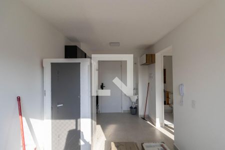 Sala/Cozinha/Área de Serviço  de apartamento para alugar com 2 quartos, 32m² em Vila Carmosina, São Paulo