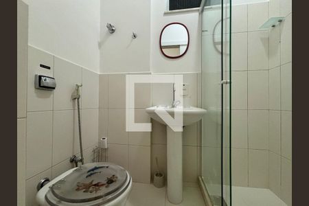 Banheiro social de apartamento para alugar com 1 quarto, 27m² em Copacabana, Rio de Janeiro