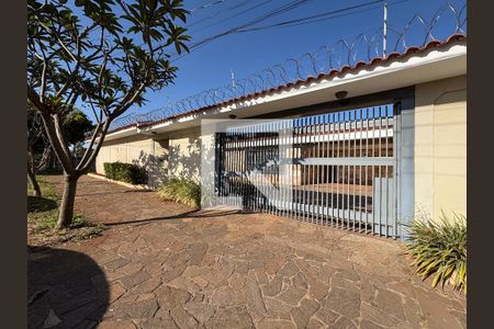 Fachada de casa para alugar com 6 quartos, 241m² em Ribeirânia, Ribeirão Preto