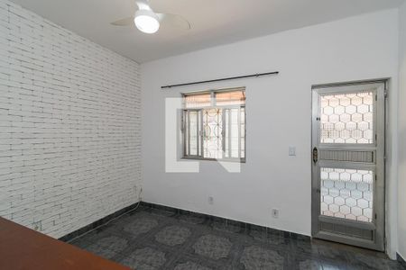 Sala de casa de condomínio para alugar com 2 quartos, 46m² em Cordovil, Rio de Janeiro
