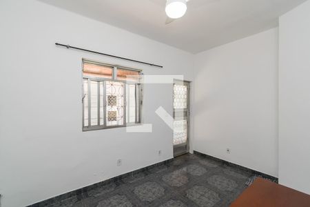 Sala de casa de condomínio para alugar com 2 quartos, 46m² em Cordovil, Rio de Janeiro