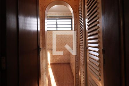 Banheiro da Suíte de casa para alugar com 5 quartos, 262m² em Jardim Palma Travassos, Ribeirão Preto
