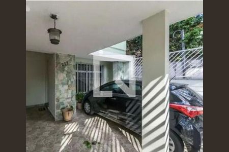 Casa à venda com 3 quartos, 212m² em Vila Gumercindo, São Paulo
