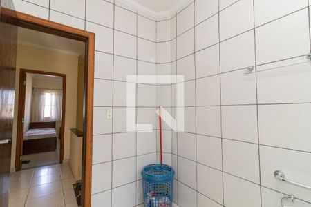 Banheiro Social de casa à venda com 3 quartos, 100m² em Parque Paineiras, São Paulo