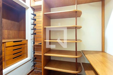 Casa à venda com 3 quartos, 229m² em Santo Amaro, São Paulo