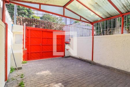 Garagem de casa à venda com 3 quartos, 150m² em Parque Colonial, São Paulo
