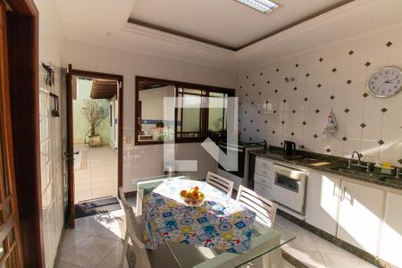 Cozinha de casa de condomínio à venda com 3 quartos, 296m² em Serra Grande, Niterói