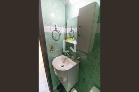 Banheiro de Serviço de casa de condomínio à venda com 3 quartos, 296m² em Serra Grande, Niterói
