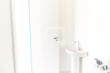 Banheiro de apartamento à venda com 2 quartos, 32m² em Vila Carmosina, São Paulo