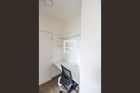Escritório de apartamento para alugar com 2 quartos, 76m² em Jardim Tupanci, Barueri