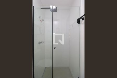 Banheiro de kitnet/studio para alugar com 1 quarto, 24m² em Pinheiros, São Paulo