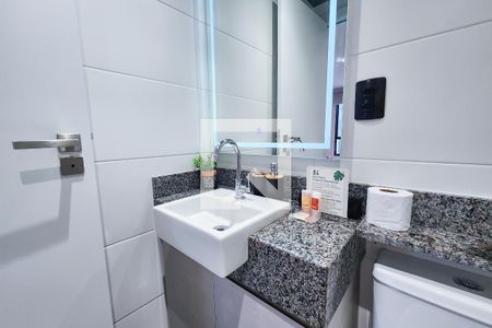 Banheiro de kitnet/studio para alugar com 1 quarto, 30m² em Santa Teresa, Rio de Janeiro