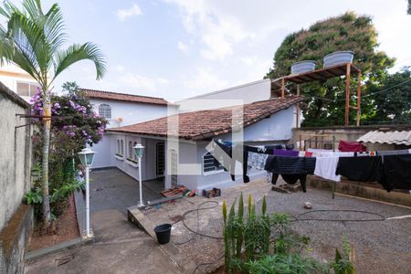 Área Externa de casa à venda com 3 quartos, 450m² em Caiçaras, Belo Horizonte