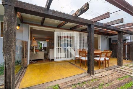 Casa à venda com 3 quartos, 350m² em Caxingui, São Paulo