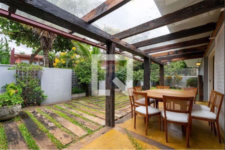 Casa à venda com 3 quartos, 350m² em Caxingui, São Paulo