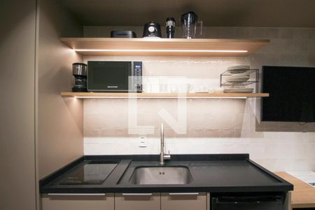 Cozinha de kitnet/studio para alugar com 1 quarto, 21m² em Indianópolis, São Paulo