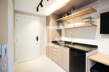 Cozinha de kitnet/studio para alugar com 1 quarto, 21m² em Indianópolis, São Paulo