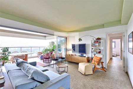 Apartamento à venda com 3 quartos, 155m² em Vila Sofia, São Paulo