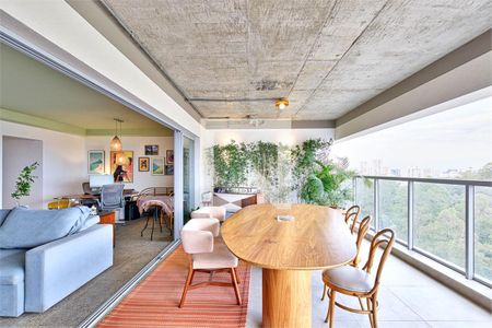 Apartamento à venda com 3 quartos, 155m² em Vila Sofia, São Paulo