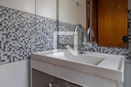 Banheiro de apartamento para alugar com 2 quartos, 42m² em Jardim Silvestre, Guarulhos