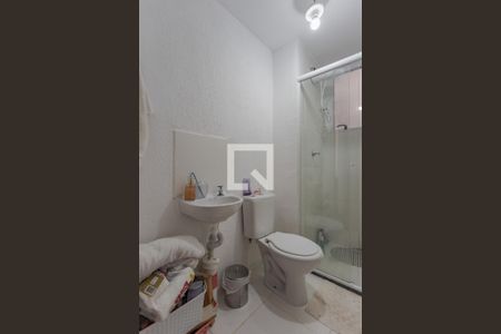 Banheiro de apartamento à venda com 2 quartos, 45m² em Jardim Carvalho, Porto Alegre