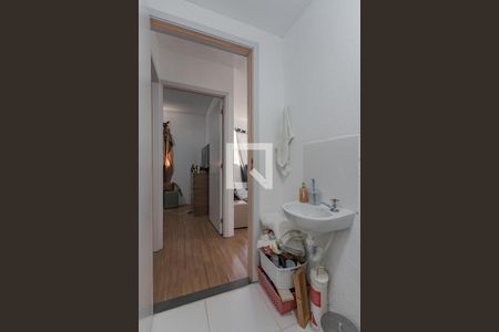 Banheiro de apartamento à venda com 2 quartos, 45m² em Jardim Carvalho, Porto Alegre