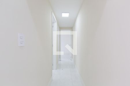 Corredor de apartamento para alugar com 2 quartos, 60m² em Vila Carmosina, São Paulo