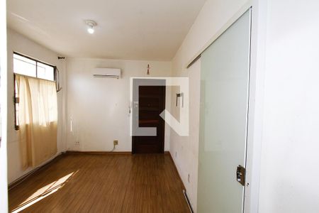Sala de apartamento à venda com 2 quartos, 65m² em Califórnia, Belo Horizonte