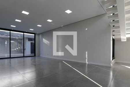 Sala de casa de condomínio para alugar com 3 quartos, 237m² em Cezar de Souza, Mogi das Cruzes