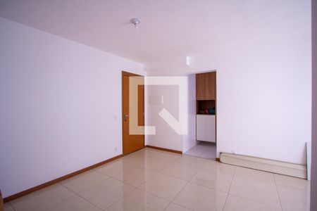 Sala de apartamento para alugar com 3 quartos, 75m² em Mutondo, São Gonçalo