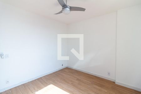 Quarto 1 de apartamento para alugar com 2 quartos, 60m² em Vila Valqueire, Rio de Janeiro