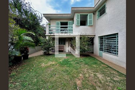 Quintal de casa à venda com 3 quartos, 250m² em Jardim Petropolis, São Paulo