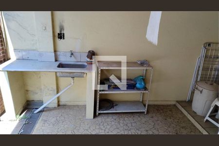 Casa à venda com 3 quartos, 220m² em Mirandópolis, São Paulo